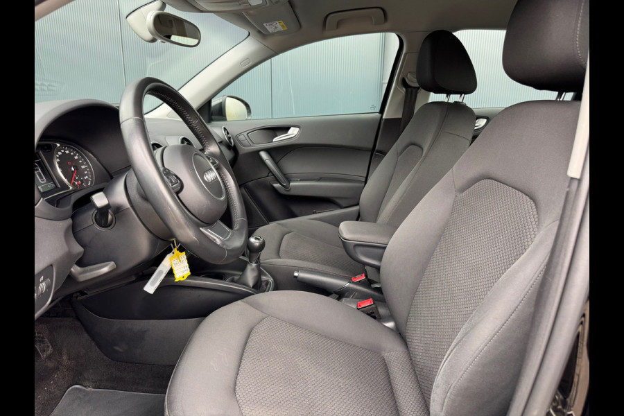 Audi A1 Sportback 1.0 TFSI Pro Line * Stoelverwarming * Led * Lichtmetalen Velgen Audi A1 Sportback 1.0 TFSI Pro Line * Stoelverwarming * Led * Lichtmetalen Velgen