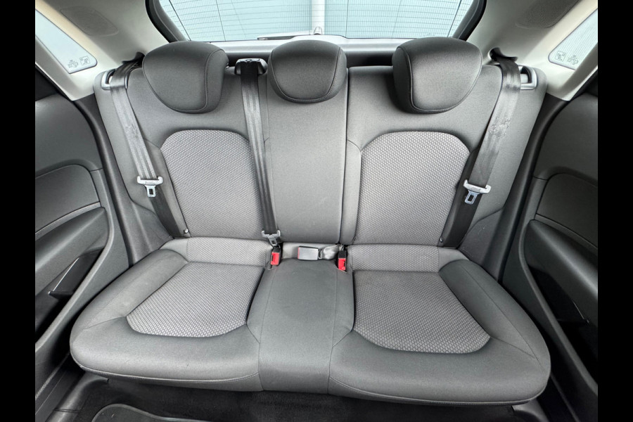 Audi A1 Sportback 1.0 TFSI Pro Line * Stoelverwarming * Led * Lichtmetalen Velgen Audi A1 Sportback 1.0 TFSI Pro Line * Stoelverwarming * Led * Lichtmetalen Velgen