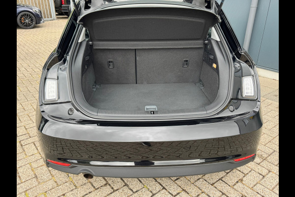 Audi A1 Sportback 1.0 TFSI Pro Line * Stoelverwarming * Led * Lichtmetalen Velgen Audi A1 Sportback 1.0 TFSI Pro Line * Stoelverwarming * Led * Lichtmetalen Velgen