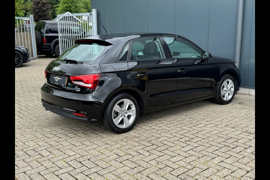 Audi A1 Sportback 1.0 TFSI Pro Line * Stoelverwarming * Led * Lichtmetalen Velgen Audi A1 Sportback 1.0 TFSI Pro Line * Stoelverwarming * Led * Lichtmetalen Velgen