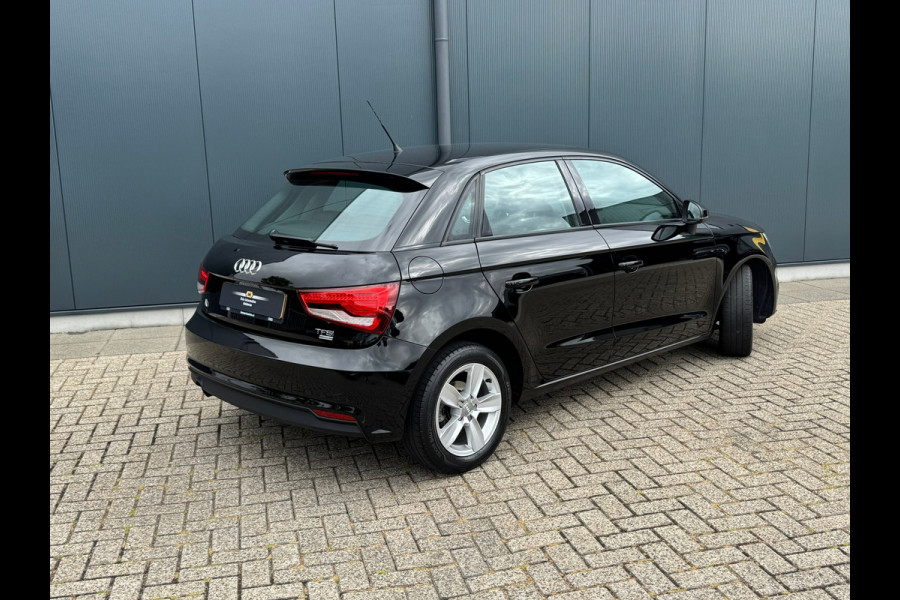 Audi A1 Sportback 1.0 TFSI Pro Line * Stoelverwarming * Led * Lichtmetalen Velgen Audi A1 Sportback 1.0 TFSI Pro Line * Stoelverwarming * Led * Lichtmetalen Velgen