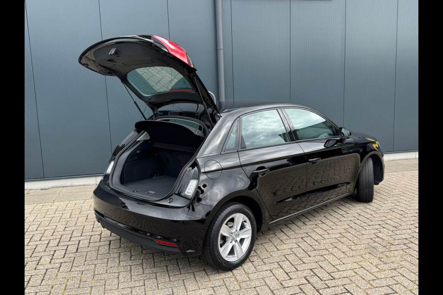 Audi A1 Sportback 1.0 TFSI Pro Line * Stoelverwarming * Led * Lichtmetalen Velgen Audi A1 Sportback 1.0 TFSI Pro Line * Stoelverwarming * Led * Lichtmetalen Velgen