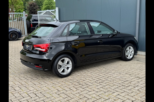 Audi A1 Sportback 1.0 TFSI Pro Line * Stoelverwarming * Led * Lichtmetalen Velgen Audi A1 Sportback 1.0 TFSI Pro Line * Stoelverwarming * Led * Lichtmetalen Velgen