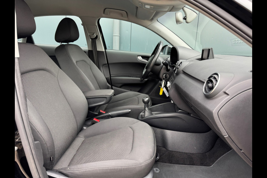Audi A1 Sportback 1.0 TFSI Pro Line * Stoelverwarming * Led * Lichtmetalen Velgen Audi A1 Sportback 1.0 TFSI Pro Line * Stoelverwarming * Led * Lichtmetalen Velgen
