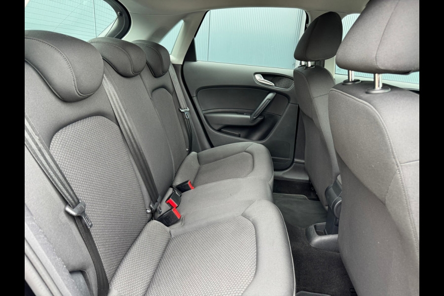 Audi A1 Sportback 1.0 TFSI Pro Line * Stoelverwarming * Led * Lichtmetalen Velgen Audi A1 Sportback 1.0 TFSI Pro Line * Stoelverwarming * Led * Lichtmetalen Velgen