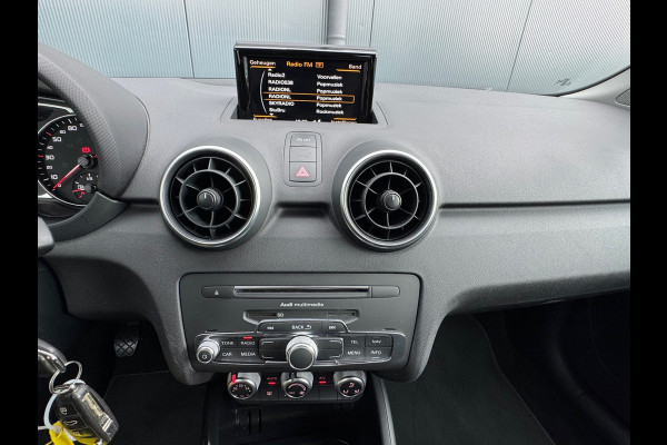 Audi A1 Sportback 1.0 TFSI Pro Line * Stoelverwarming * Led * Lichtmetalen Velgen Audi A1 Sportback 1.0 TFSI Pro Line * Stoelverwarming * Led * Lichtmetalen Velgen