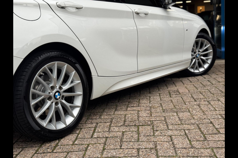 BMW 1-serie 118i M-Pakket 2019 AUT NAVI CAMERA CRUISE NAP! BMW 1-serie 118i M-Pakket 2019 AUT NAVI CAMERA CRUISE NAP!