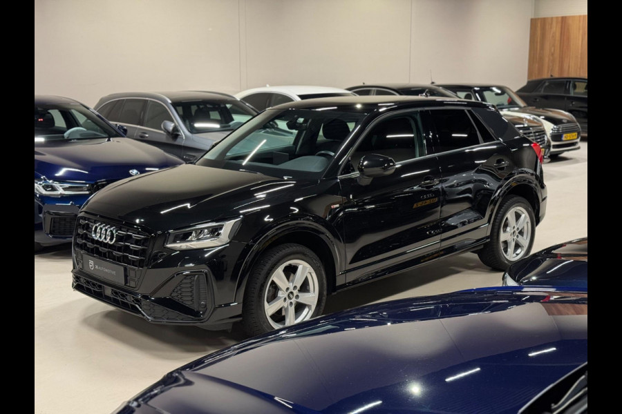 Audi Q2 35 TFSI 150PK S-Line, Virtual Cockpit, Apple Carplay, Android Auto, PDC, Clima, Cruise, Private Glas, Dealer Onderhouden Audi Q2 35 TFSI 150PK S-Line, Virtual Cockpit, Apple Carplay, Android Auto, PDC, Clima, Cruise, Private Glas, Dealer Onderhouden