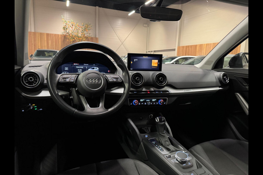Audi Q2 35 TFSI 150PK S-Line, Virtual Cockpit, Apple Carplay, Android Auto, PDC, Clima, Cruise, Private Glas, Dealer Onderhouden Audi Q2 35 TFSI 150PK S-Line, Virtual Cockpit, Apple Carplay, Android Auto, PDC, Clima, Cruise, Private Glas, Dealer Onderhouden