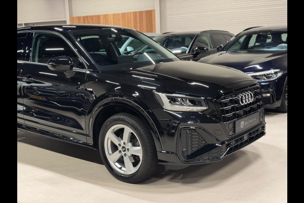 Audi Q2 35 TFSI 150PK S-Line, Virtual Cockpit, Apple Carplay, Android Auto, PDC, Clima, Cruise, Private Glas, Dealer Onderhouden Audi Q2 35 TFSI 150PK S-Line, Virtual Cockpit, Apple Carplay, Android Auto, PDC, Clima, Cruise, Private Glas, Dealer Onderhouden