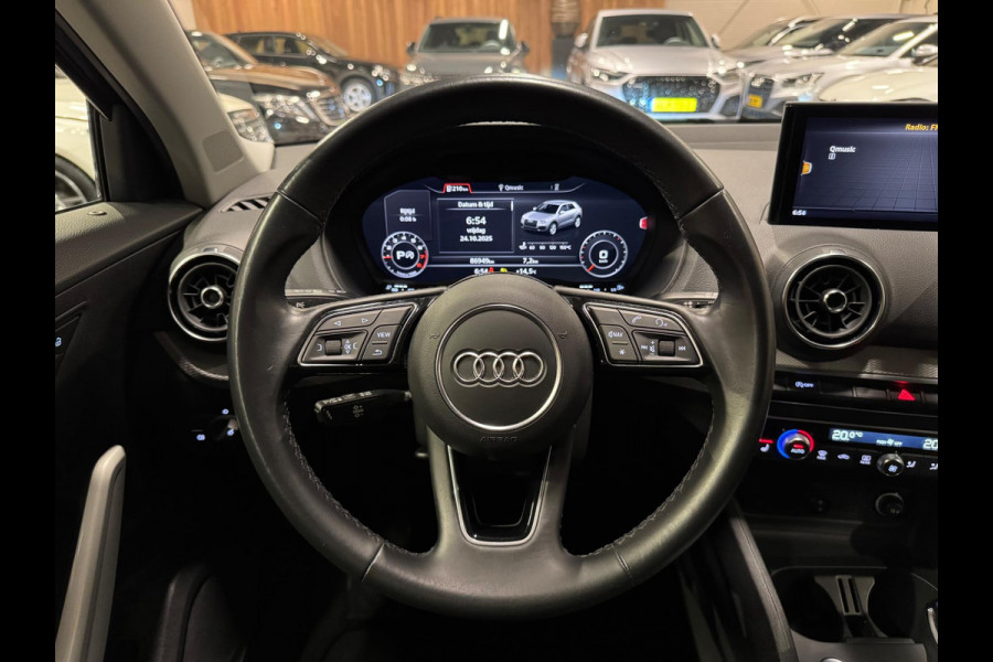 Audi Q2 35 TFSI 150PK S-Line, Virtual Cockpit, Apple Carplay, Android Auto, PDC, Clima, Cruise, Private Glas, Dealer Onderhouden Audi Q2 35 TFSI 150PK S-Line, Virtual Cockpit, Apple Carplay, Android Auto, PDC, Clima, Cruise, Private Glas, Dealer Onderhouden