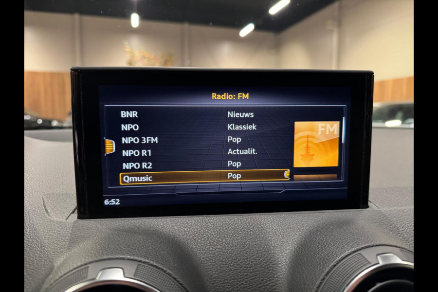 Audi Q2 35 TFSI 150PK S-Line, Virtual Cockpit, Apple Carplay, Android Auto, PDC, Clima, Cruise, Private Glas, Dealer Onderhouden Audi Q2 35 TFSI 150PK S-Line, Virtual Cockpit, Apple Carplay, Android Auto, PDC, Clima, Cruise, Private Glas, Dealer Onderhouden