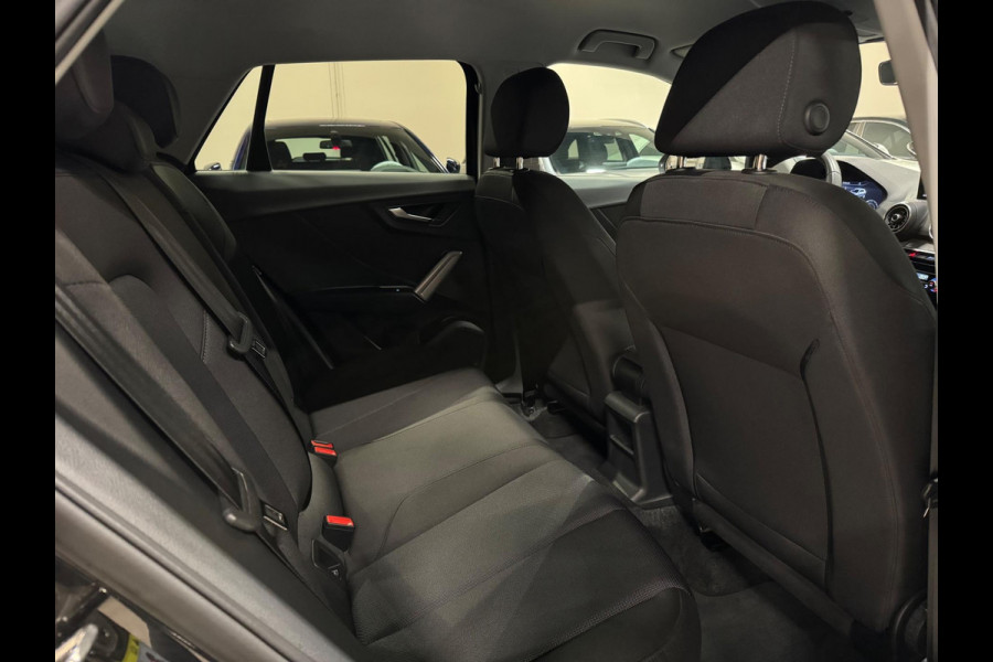 Audi Q2 35 TFSI 150PK S-Line, Virtual Cockpit, Apple Carplay, Android Auto, PDC, Clima, Cruise, Private Glas, Dealer Onderhouden Audi Q2 35 TFSI 150PK S-Line, Virtual Cockpit, Apple Carplay, Android Auto, PDC, Clima, Cruise, Private Glas, Dealer Onderhouden