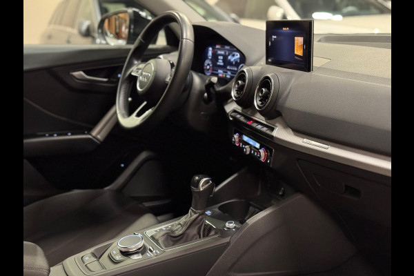 Audi Q2 35 TFSI 150PK S-Line, Virtual Cockpit, Apple Carplay, Android Auto, PDC, Clima, Cruise, Private Glas, Dealer Onderhouden Audi Q2 35 TFSI 150PK S-Line, Virtual Cockpit, Apple Carplay, Android Auto, PDC, Clima, Cruise, Private Glas, Dealer Onderhouden
