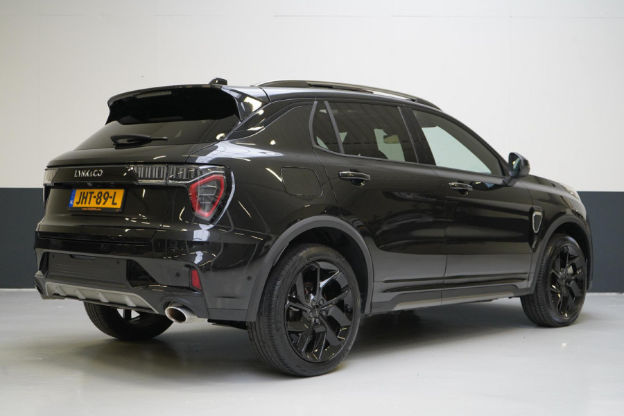 Lynk & Co 01 1.5 | Zwart optiek | Panoramadak | Navigatie | Memory | Apple CarPlay Lynk & Co 01 1.5 | Zwart optiek | Panoramadak | Navigatie | Memory | Apple CarPlay
