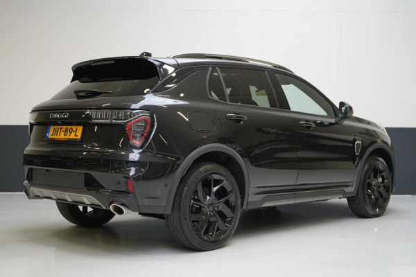 Lynk & Co 01 1.5 | Zwart optiek | Panoramadak | Navigatie | Memory | Apple CarPlay Lynk & Co 01 1.5 | Zwart optiek | Panoramadak | Navigatie | Memory | Apple CarPlay