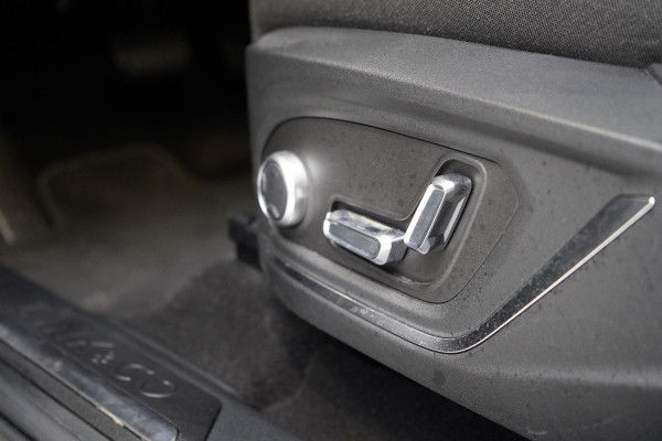 Lynk & Co 01 1.5 | Zwart optiek | Panoramadak | Navigatie | Memory | Apple CarPlay Lynk & Co 01 1.5 | Zwart optiek | Panoramadak | Navigatie | Memory | Apple CarPlay