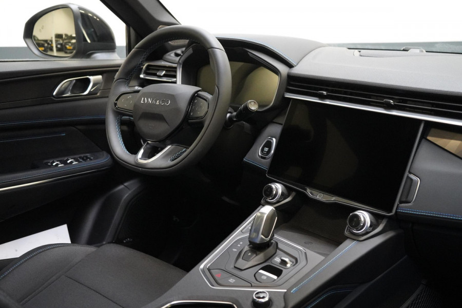 Lynk & Co 01 1.5 | Zwart optiek | Panoramadak | Navigatie | Memory | Apple CarPlay Lynk & Co 01 1.5 | Zwart optiek | Panoramadak | Navigatie | Memory | Apple CarPlay