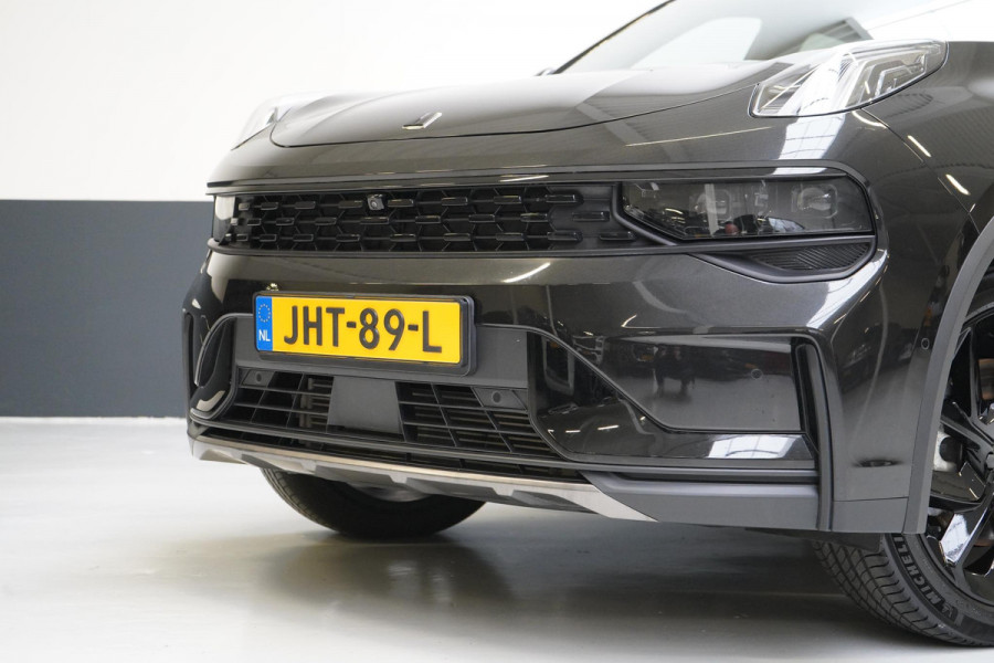 Lynk & Co 01 1.5 | Zwart optiek | Panoramadak | Navigatie | Memory | Apple CarPlay Lynk & Co 01 1.5 | Zwart optiek | Panoramadak | Navigatie | Memory | Apple CarPlay