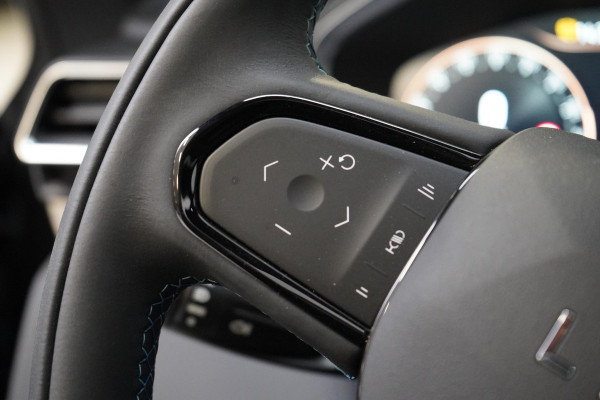Lynk & Co 01 1.5 | Zwart optiek | Panoramadak | Navigatie | Memory | Apple CarPlay Lynk & Co 01 1.5 | Zwart optiek | Panoramadak | Navigatie | Memory | Apple CarPlay