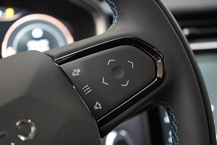 Lynk & Co 01 1.5 | Zwart optiek | Panoramadak | Navigatie | Memory | Apple CarPlay Lynk & Co 01 1.5 | Zwart optiek | Panoramadak | Navigatie | Memory | Apple CarPlay