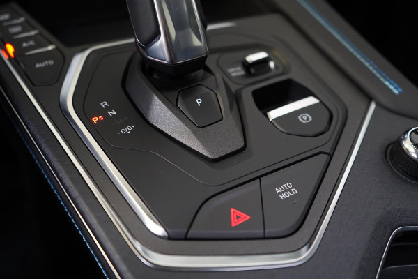 Lynk & Co 01 1.5 | Zwart optiek | Panoramadak | Navigatie | Memory | Apple CarPlay Lynk & Co 01 1.5 | Zwart optiek | Panoramadak | Navigatie | Memory | Apple CarPlay