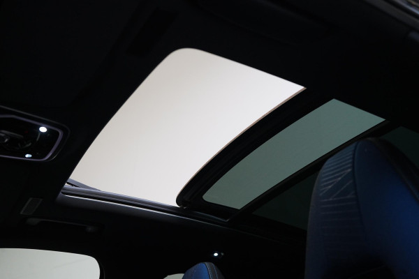 Lynk & Co 01 1.5 | Zwart optiek | Panoramadak | Navigatie | Memory | Apple CarPlay Lynk & Co 01 1.5 | Zwart optiek | Panoramadak | Navigatie | Memory | Apple CarPlay