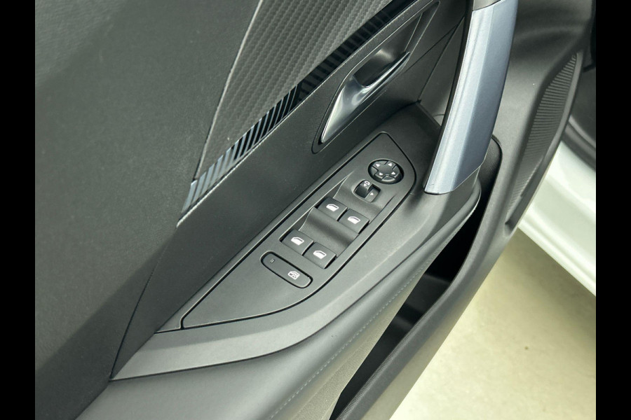 Peugeot 2008 1.2 PureTech 130pk Allure Pack Auto. Panoramadak Navigatie Apple Carplay/Android Auto Camera Parkeersensoren Adaptive Cruise Control Virtual Cockpit Climate Control Lichtmetalen velgen Peugeot 2008 1.2 PureTech 130pk Allure Pack Auto. Panoramadak Navigatie Apple Carplay/Android Auto Camera Parkeersensoren Adaptive Cruise Control Virtual Cockpit Climate Control Lichtmetalen velgen