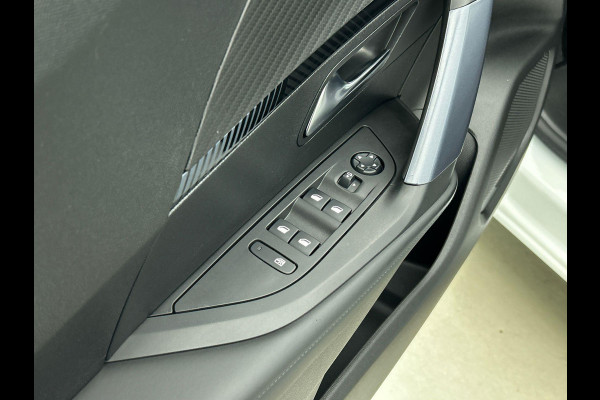 Peugeot 2008 1.2 PureTech 130pk Allure Pack Auto. Panoramadak Navigatie Apple Carplay/Android Auto Camera Parkeersensoren Adaptive Cruise Control Virtual Cockpit Climate Control Lichtmetalen velgen Peugeot 2008 1.2 PureTech 130pk Allure Pack Auto. Panoramadak Navigatie Apple Carplay/Android Auto Camera Parkeersensoren Adaptive Cruise Control Virtual Cockpit Climate Control Lichtmetalen velgen
