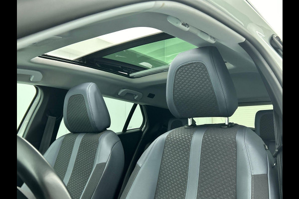 Peugeot 2008 1.2 PureTech 130pk Allure Pack Auto. Panoramadak Navigatie Apple Carplay/Android Auto Camera Parkeersensoren Adaptive Cruise Control Virtual Cockpit Climate Control Lichtmetalen velgen Peugeot 2008 1.2 PureTech 130pk Allure Pack Auto. Panoramadak Navigatie Apple Carplay/Android Auto Camera Parkeersensoren Adaptive Cruise Control Virtual Cockpit Climate Control Lichtmetalen velgen