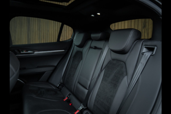 Alfa Romeo Stelvio 2.9 V6 AWD Quadrifoglio | Pano-dak | 21 inch | Harman/Kardon | Adapt. cruise Alfa Romeo Stelvio 2.9 V6 AWD Quadrifoglio | Pano-dak | 21 inch | Harman/Kardon | Adapt. cruise
