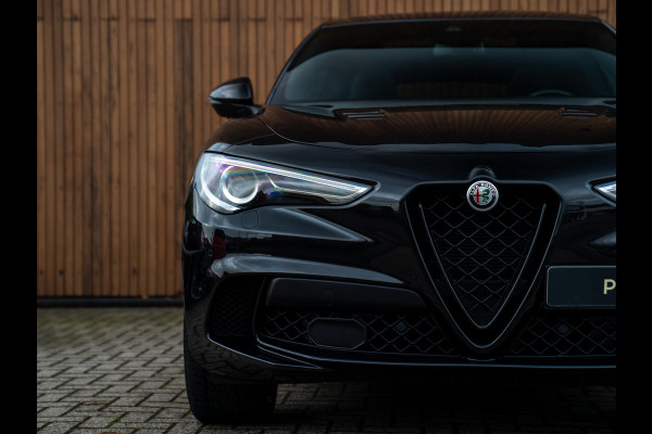 Alfa Romeo Stelvio 2.9 V6 AWD Quadrifoglio | Pano-dak | 21 inch | Harman/Kardon | Adapt. cruise Alfa Romeo Stelvio 2.9 V6 AWD Quadrifoglio | Pano-dak | 21 inch | Harman/Kardon | Adapt. cruise