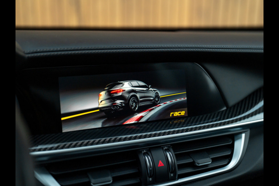 Alfa Romeo Stelvio 2.9 V6 AWD Quadrifoglio | Pano-dak | 21 inch | Harman/Kardon | Adapt. cruise Alfa Romeo Stelvio 2.9 V6 AWD Quadrifoglio | Pano-dak | 21 inch | Harman/Kardon | Adapt. cruise