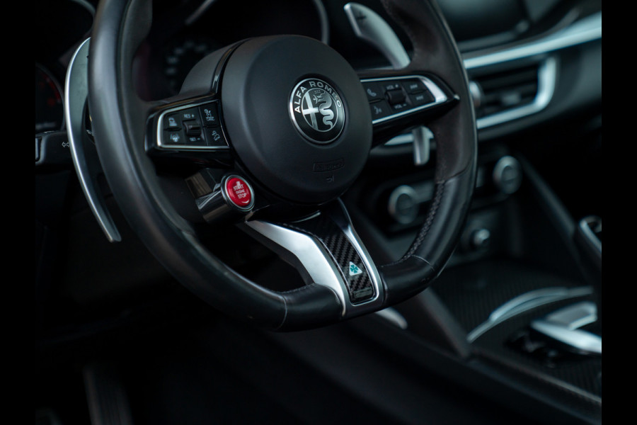 Alfa Romeo Stelvio 2.9 V6 AWD Quadrifoglio | Pano-dak | 21 inch | Harman/Kardon | Adapt. cruise Alfa Romeo Stelvio 2.9 V6 AWD Quadrifoglio | Pano-dak | 21 inch | Harman/Kardon | Adapt. cruise