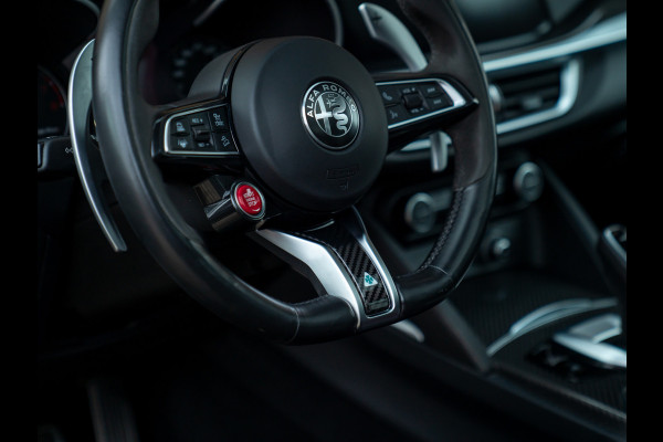 Alfa Romeo Stelvio 2.9 V6 AWD Quadrifoglio | Pano-dak | 21 inch | Harman/Kardon | Adapt. cruise Alfa Romeo Stelvio 2.9 V6 AWD Quadrifoglio | Pano-dak | 21 inch | Harman/Kardon | Adapt. cruise