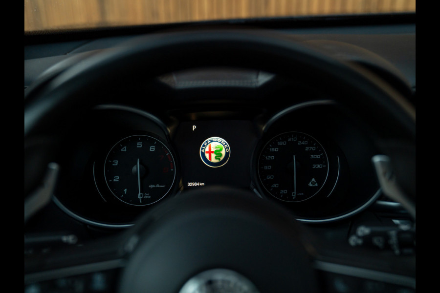 Alfa Romeo Stelvio 2.9 V6 AWD Quadrifoglio | Pano-dak | 21 inch | Harman/Kardon | Adapt. cruise Alfa Romeo Stelvio 2.9 V6 AWD Quadrifoglio | Pano-dak | 21 inch | Harman/Kardon | Adapt. cruise