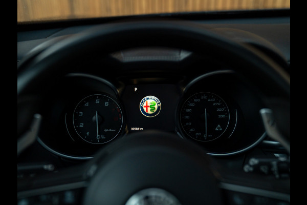 Alfa Romeo Stelvio 2.9 V6 AWD Quadrifoglio | Pano-dak | 21 inch | Harman/Kardon | Adapt. cruise Alfa Romeo Stelvio 2.9 V6 AWD Quadrifoglio | Pano-dak | 21 inch | Harman/Kardon | Adapt. cruise
