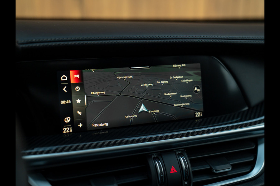 Alfa Romeo Stelvio 2.9 V6 AWD Quadrifoglio | Pano-dak | 21 inch | Harman/Kardon | Adapt. cruise Alfa Romeo Stelvio 2.9 V6 AWD Quadrifoglio | Pano-dak | 21 inch | Harman/Kardon | Adapt. cruise