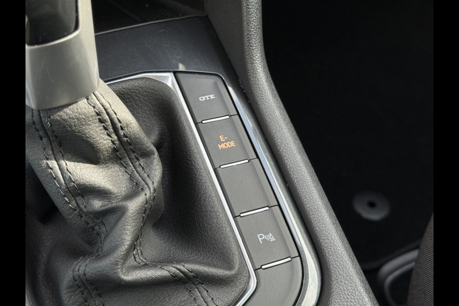 Volkswagen Tiguan 1.4 TSI eHybrid 245pk Elegance | Pano | ACC | Camera | IQ Light | Virtual Cockpit | 18 inch Volkswagen Tiguan 1.4 TSI eHybrid 245pk Elegance | Pano | ACC | Camera | IQ Light | Virtual Cockpit | 18 inch