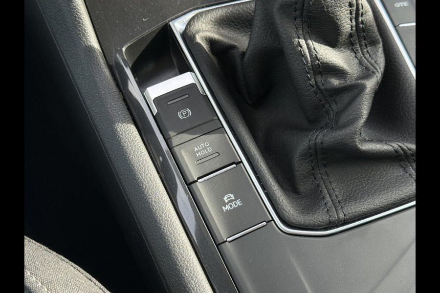 Volkswagen Tiguan 1.4 TSI eHybrid 245pk Elegance | Pano | ACC | Camera | IQ Light | Virtual Cockpit | 18 inch Volkswagen Tiguan 1.4 TSI eHybrid 245pk Elegance | Pano | ACC | Camera | IQ Light | Virtual Cockpit | 18 inch