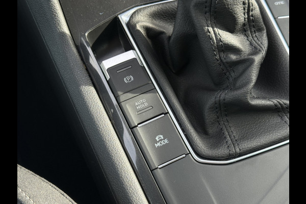 Volkswagen Tiguan 1.4 TSI eHybrid 245pk Elegance | Pano | ACC | Camera | IQ Light | Virtual Cockpit | 18 inch Volkswagen Tiguan 1.4 TSI eHybrid 245pk Elegance | Pano | ACC | Camera | IQ Light | Virtual Cockpit | 18 inch