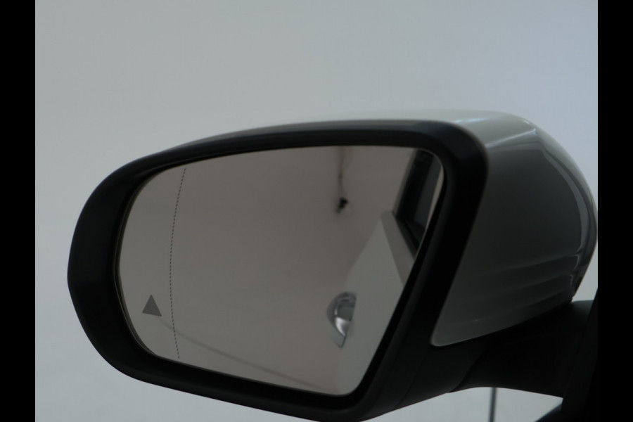 Mercedes-Benz GLA 250 e Plug-In Hybride Panorama Schuif-Kanteldak | Dodehoekassist | Memory Voorstoelen | Sfeerverlichting | 11 kW Laden | Stuur en Stoelverwarming. Inclusief 24 maanden MB Certified garantie voor Europa.