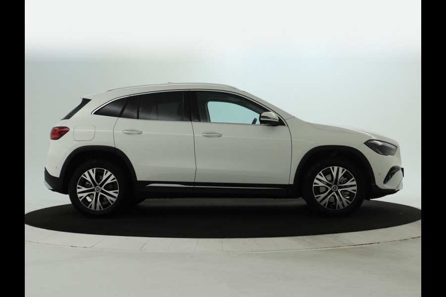 Mercedes-Benz GLA 250 e Plug-In Hybride Panorama Schuif-Kanteldak | Dodehoekassist | Memory Voorstoelen | Sfeerverlichting | 11 kW Laden | Stuur en Stoelverwarming. Inclusief 24 maanden MB Certified garantie voor Europa.