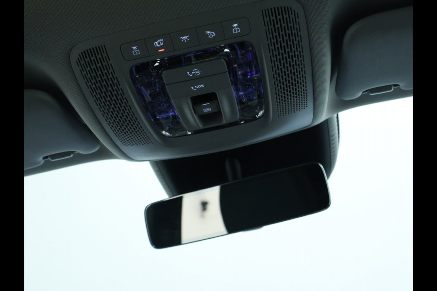 Mercedes-Benz GLA 250 e Plug-In Hybride Panorama Schuif-Kanteldak | Dodehoekassist | Memory Voorstoelen | Sfeerverlichting | 11 kW Laden | Stuur en Stoelverwarming. Inclusief 24 maanden MB Certified garantie voor Europa.