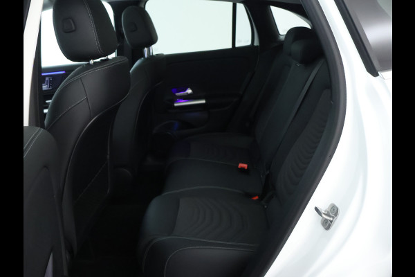 Mercedes-Benz GLA 250 e Plug-In Hybride Panorama Schuif-Kanteldak | Dodehoekassist | Memory Voorstoelen | Sfeerverlichting | 11 kW Laden | Stuur en Stoelverwarming. Inclusief 24 maanden MB Certified garantie voor Europa.