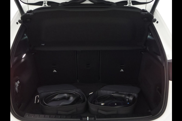 Mercedes-Benz GLA 250 e Plug-In Hybride Panorama Schuif-Kanteldak | Dodehoekassist | Memory Voorstoelen | Sfeerverlichting | 11 kW Laden | Stuur en Stoelverwarming. Inclusief 24 maanden MB Certified garantie voor Europa.