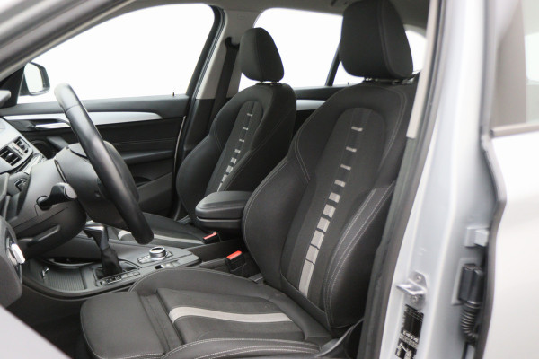 BMW X1 sDrive18i Centennial High Executive Automaat Camera, LED, Navigatie, Climate, Trekhaak, PDC
