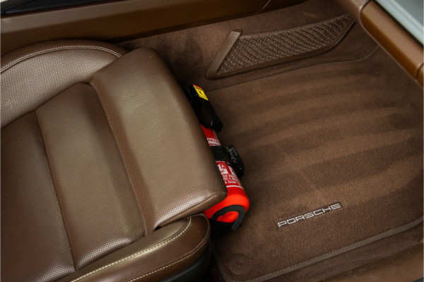 Porsche 911 Targa 4S - Clubleder Truffel