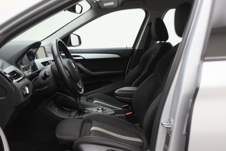BMW X1 sDrive18i Centennial High Executive Automaat Camera, LED, Navigatie, Climate, Trekhaak, PDC