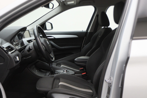 BMW X1 sDrive18i Centennial High Executive Automaat Camera, LED, Navigatie, Climate, Trekhaak, PDC